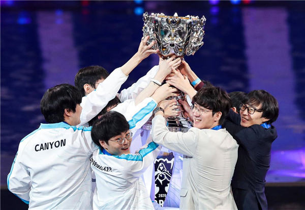 第一阶段的最终战斗！ Anyone's Legend vs Top Esports 首发阵容： 369 vs Tarzan vs Kanavi !