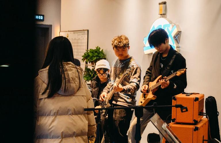 Upcomer更新LOL战队排行榜，RNG依旧榜首，后面9个队乱成一锅粥