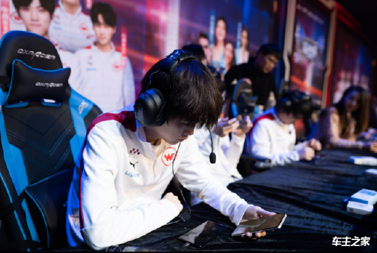 HLTV奖项：年度最佳得分选手 - b1t